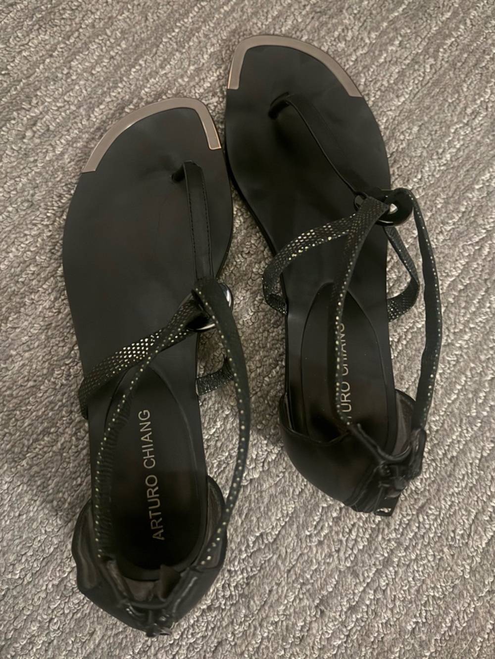 Arturo Chiang Black T-Strap Sandals with Metallic Accents sz 8.5 - Picture 2 of 7